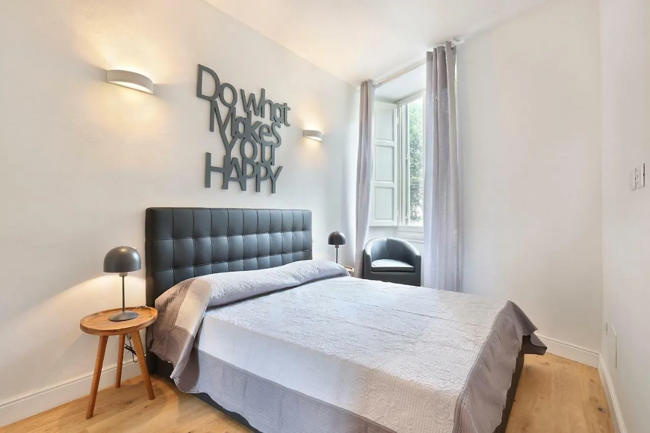 La Marmora 3 bedroom apartment near Galleria dell'Accademia Firenze 0*,  Italia